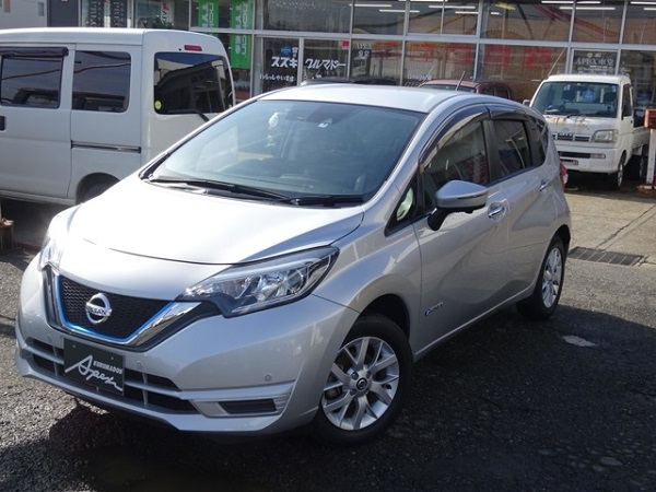 日産 ノート1.2 e-POWER X FOUR 4WD